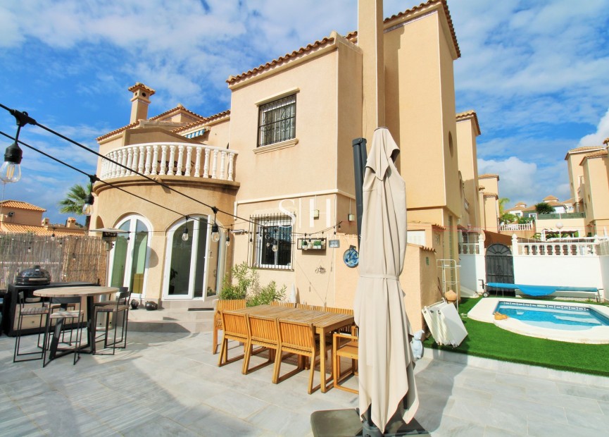 Resale - House - Orihuela Costa - Villamartin