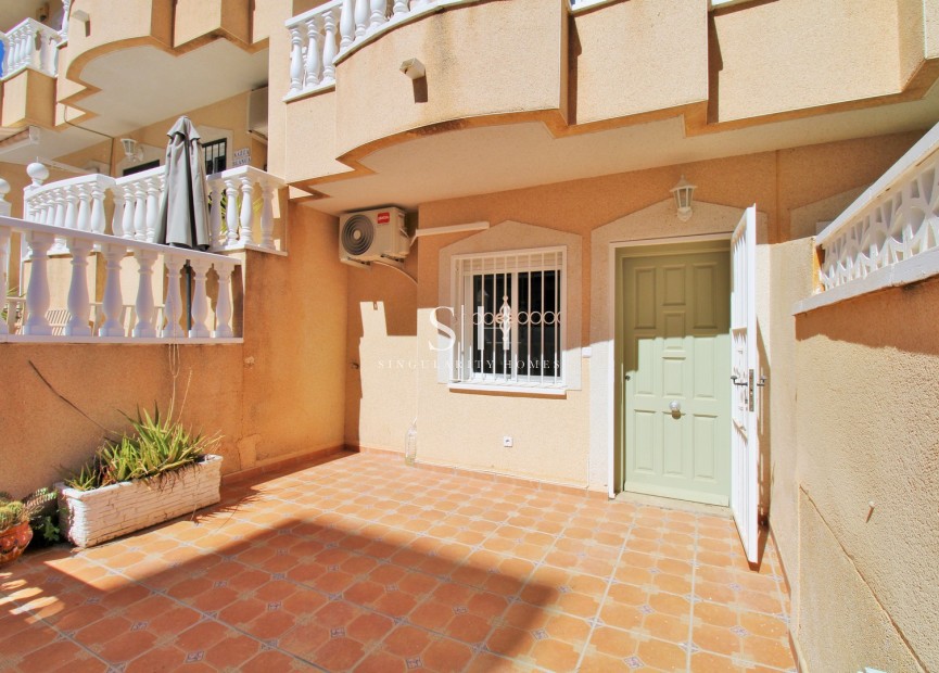 Resale - House - Orihuela Costa - Villamartin