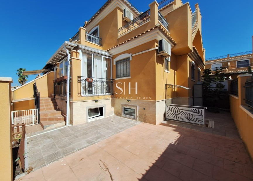 Resale - House - Torrevieja - aguas nuevas