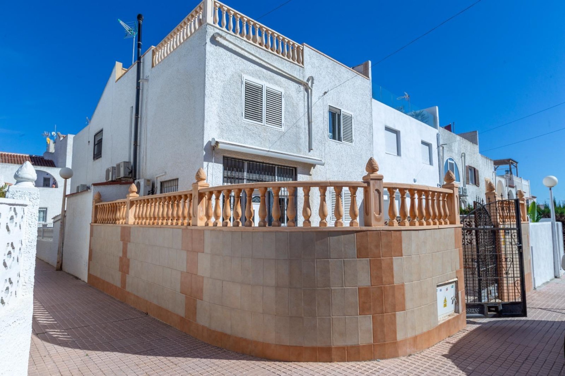 Resale - House - Torrevieja - Calas Blanca