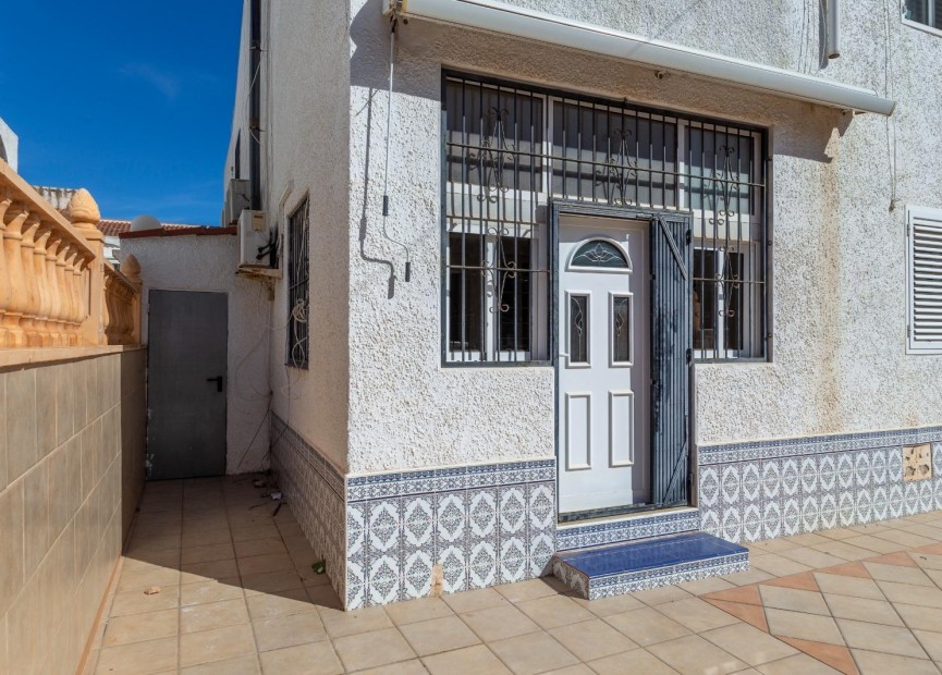 Resale - House - Torrevieja - Calas Blanca