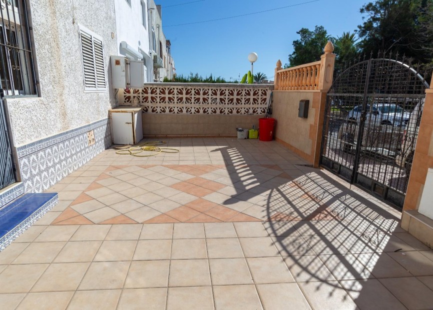 Resale - House - Torrevieja - Calas Blanca