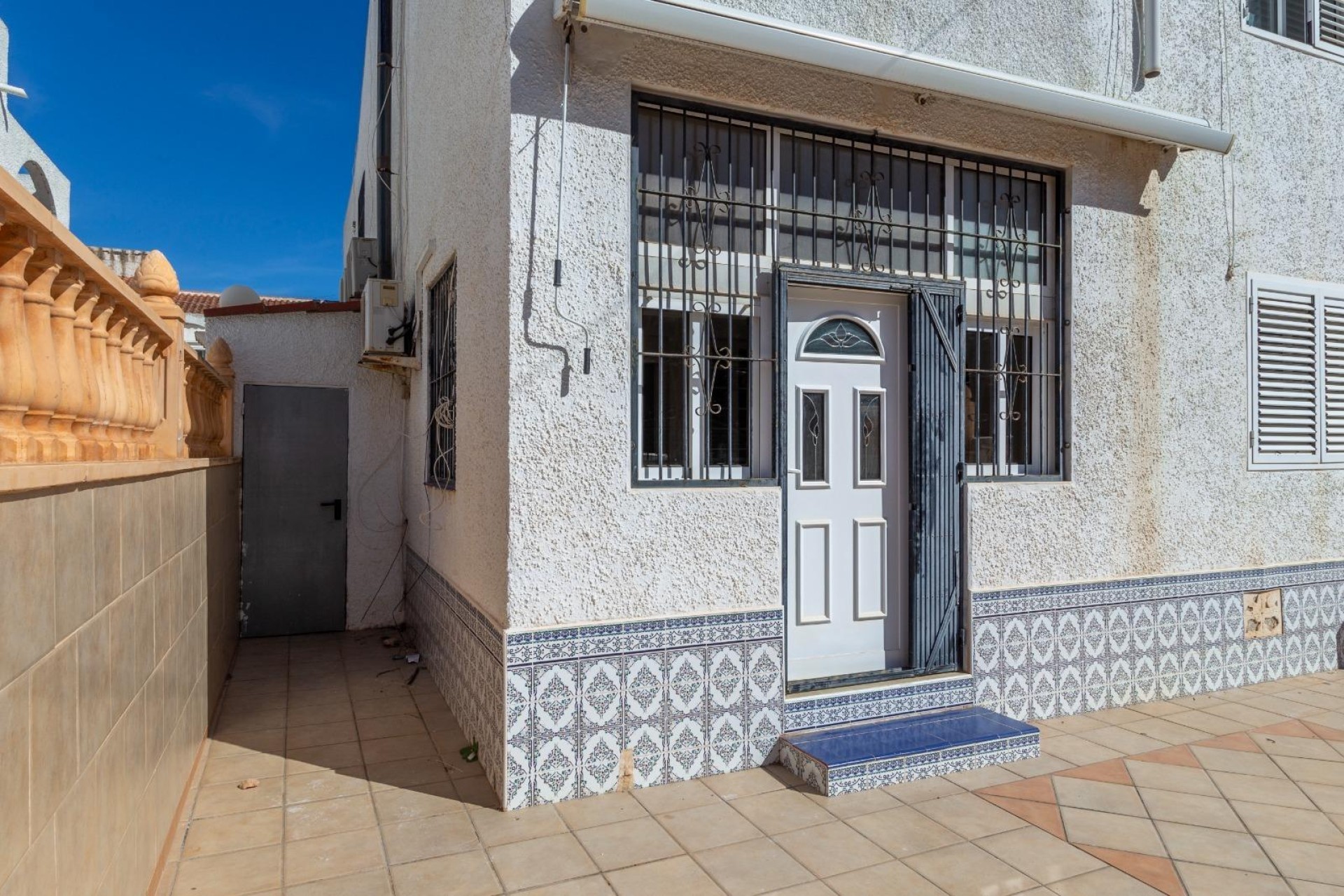 Resale - House - Torrevieja - Calas Blanca