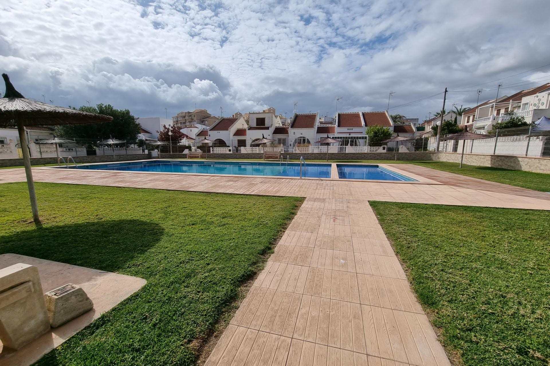 Resale - House - Torrevieja - Calas Blanca