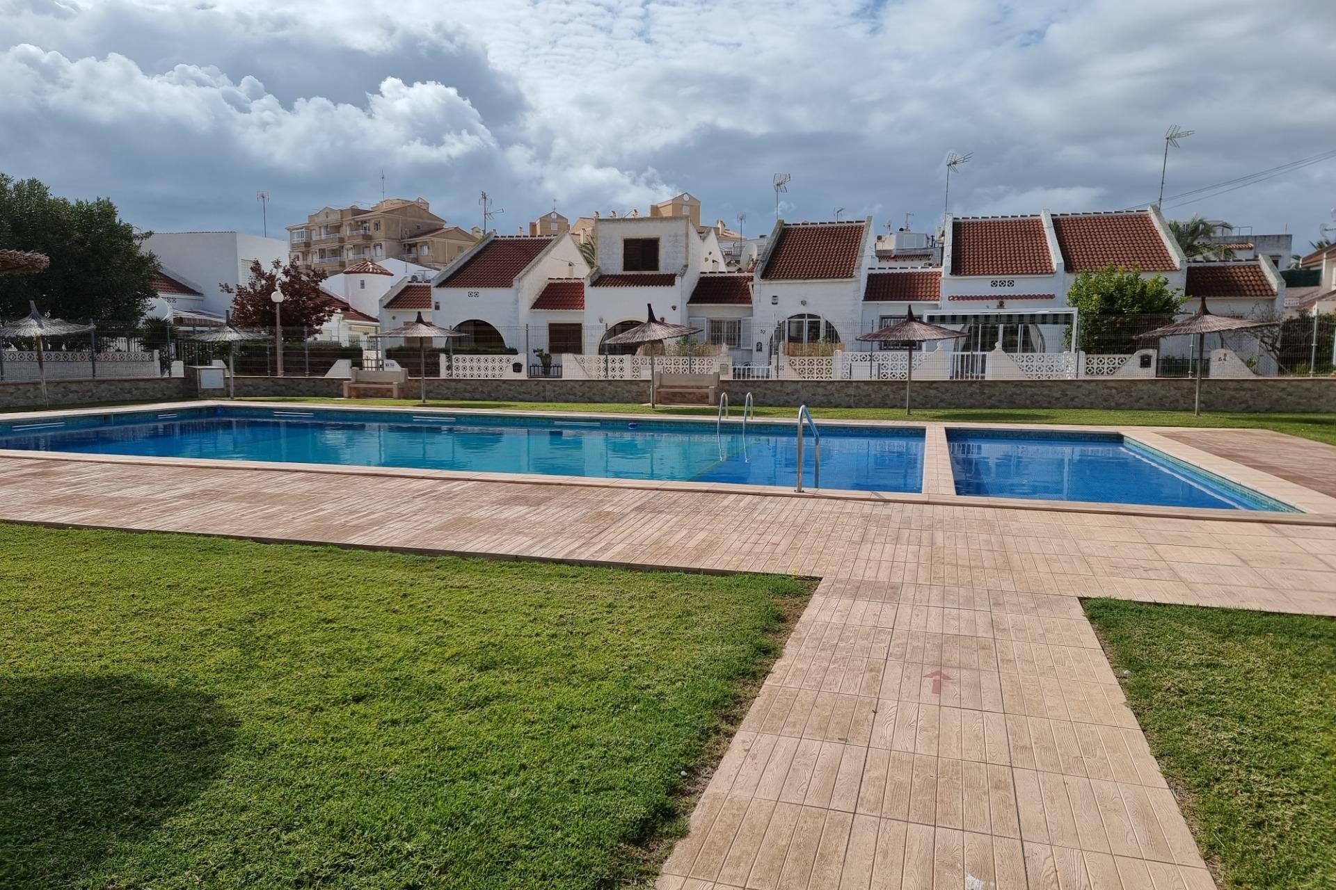 Resale - House - Torrevieja - Calas Blanca