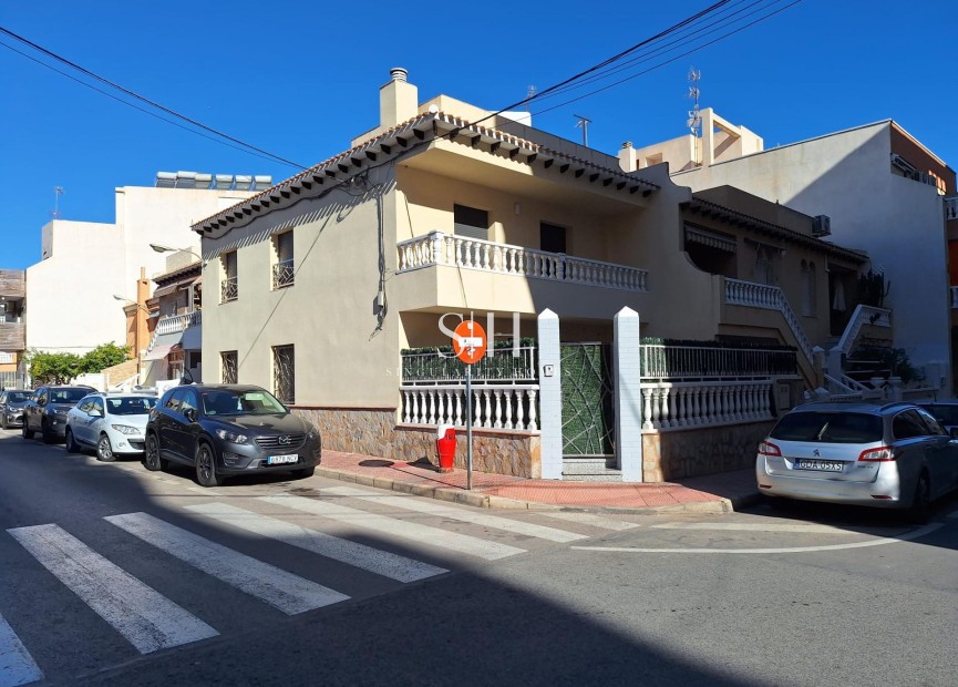 Resale - House - Torrevieja - Centro