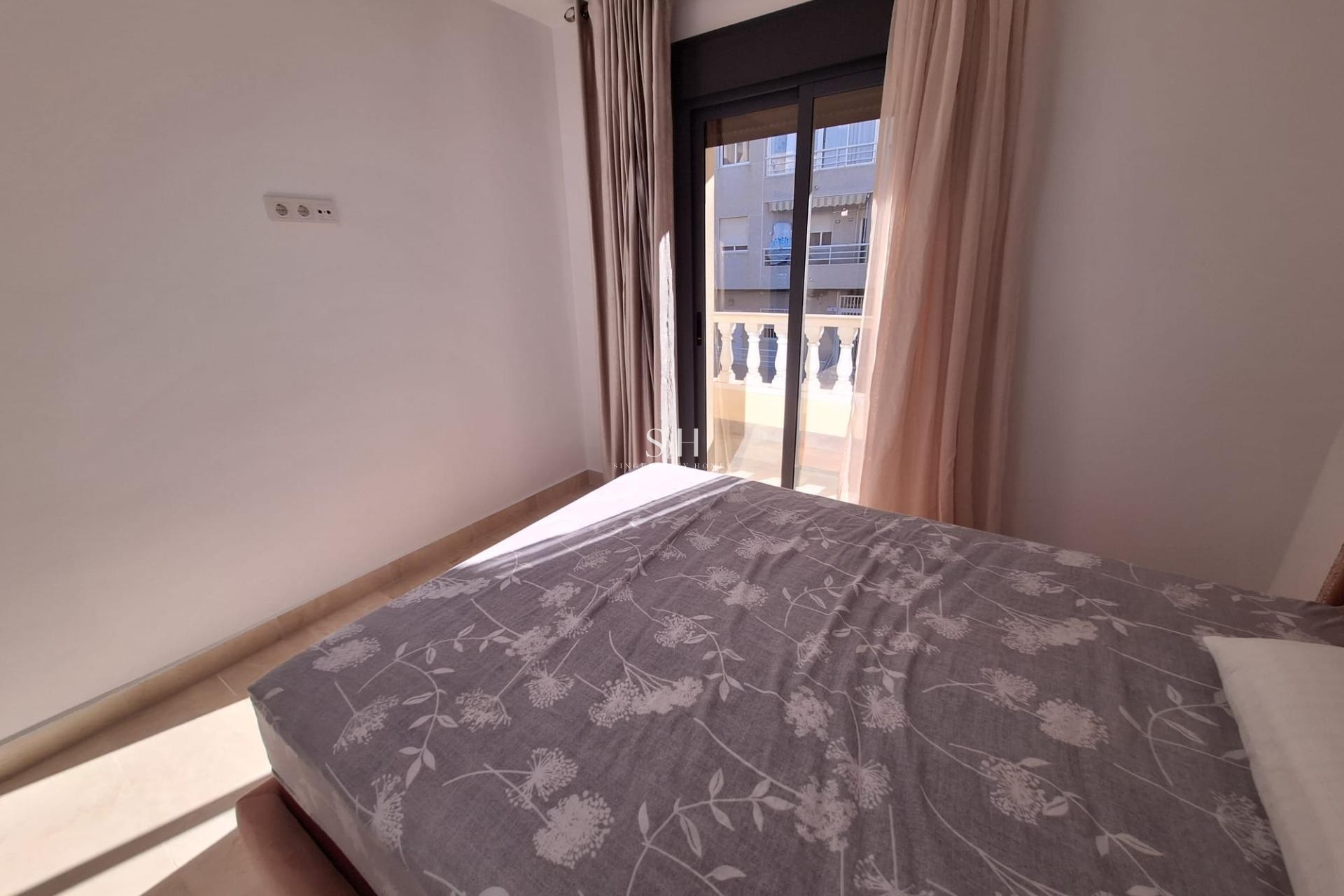 Resale - House - Torrevieja - Centro
