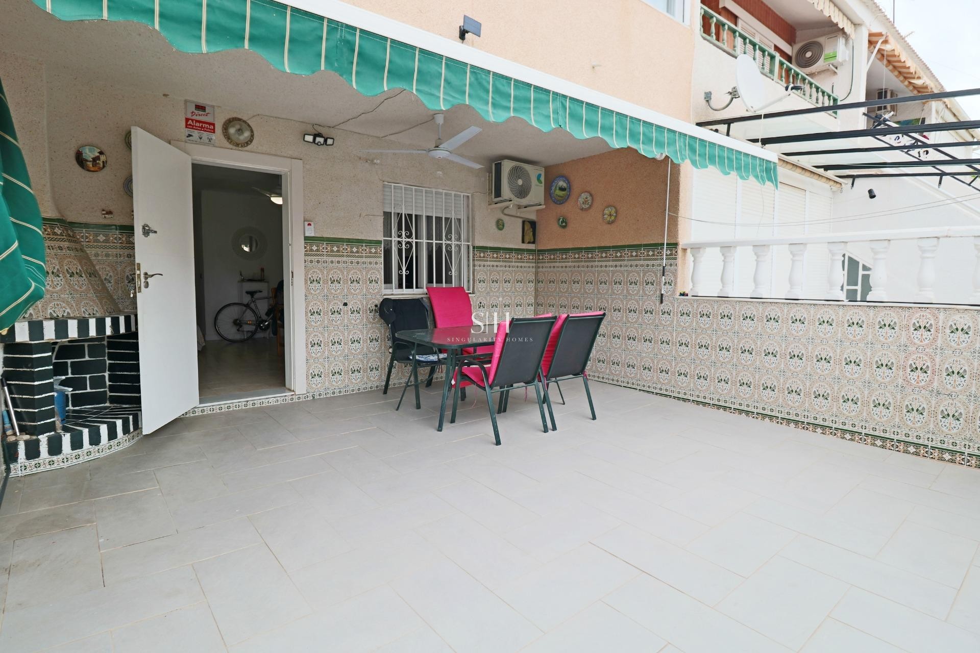 Resale - House - Torrevieja - Playa De Los Naufragos