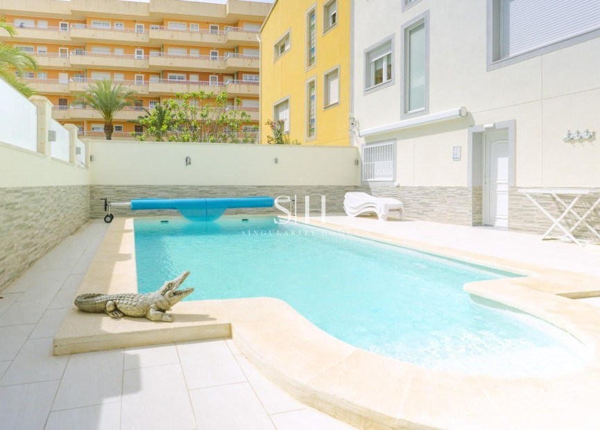 Resale - House - Torrevieja - Punta prima