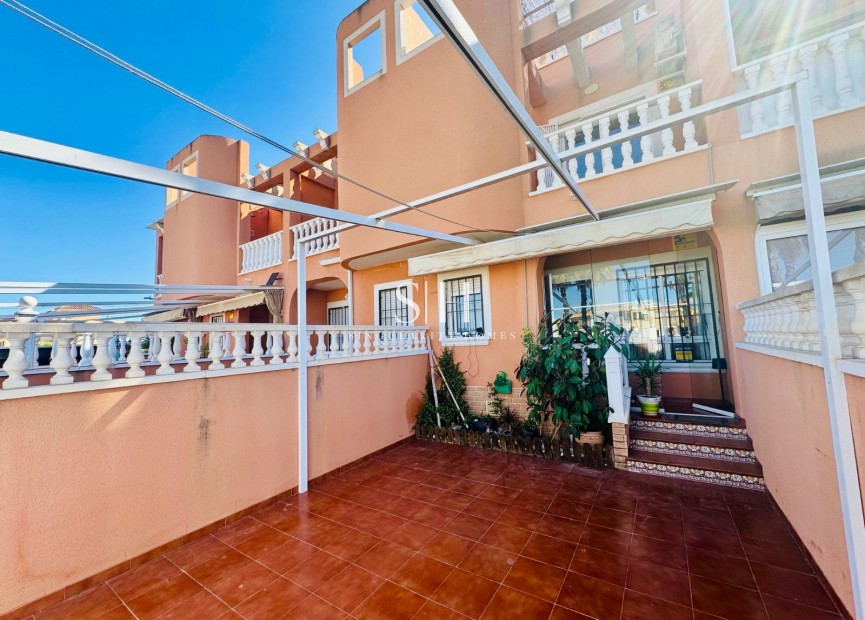 Resale - House - Torrevieja - Torretas