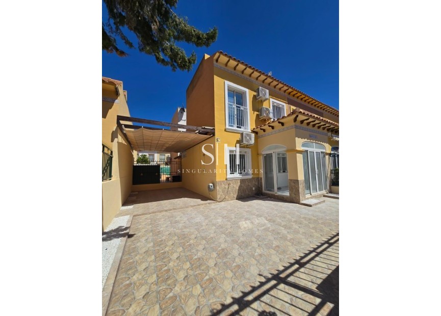 Resale - House - Torrevieja - Torretas