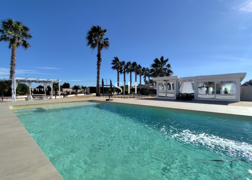 Resale - Villa - El Mudamiento