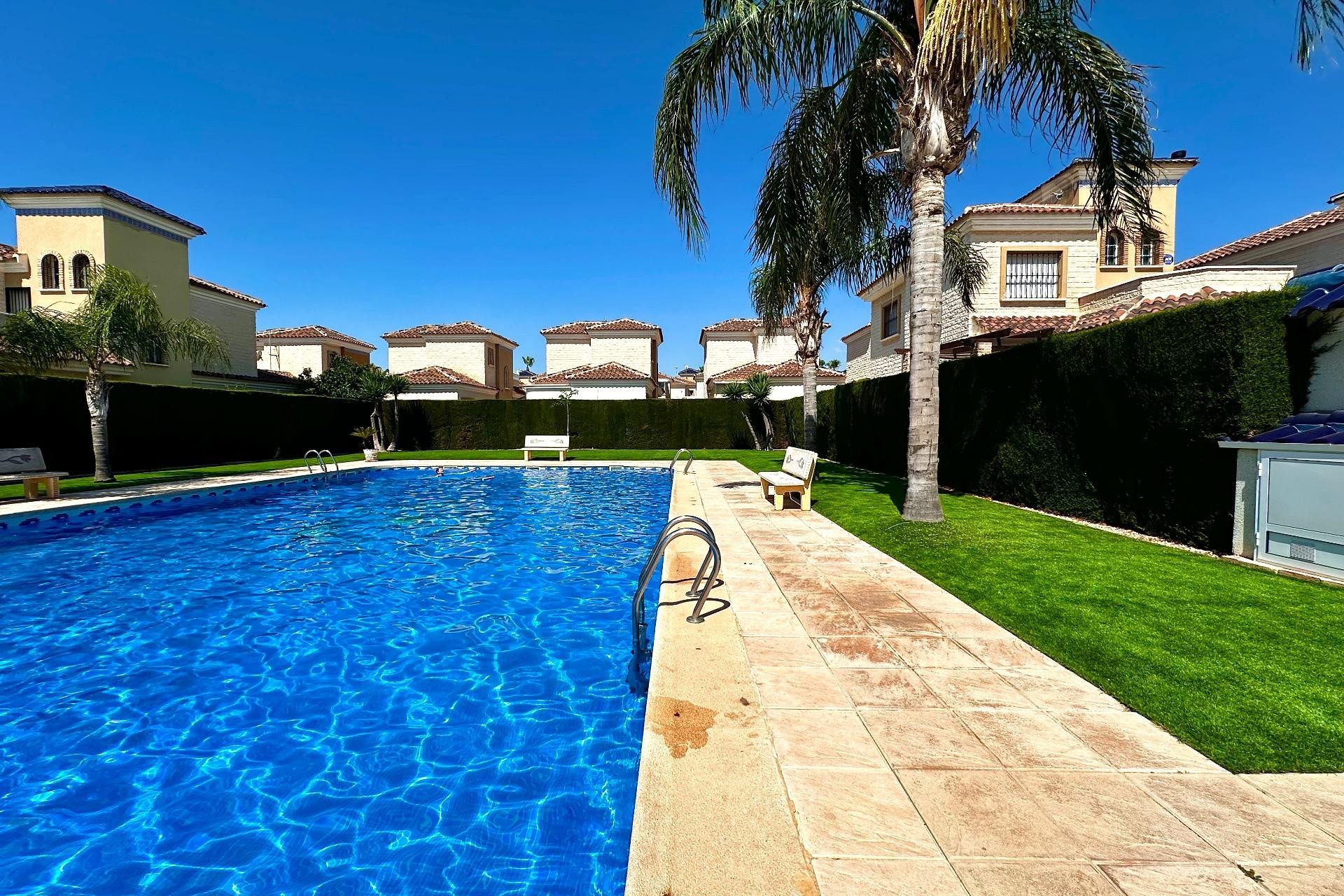 Resale - Villa - Guardamar del Segura - EL RASO