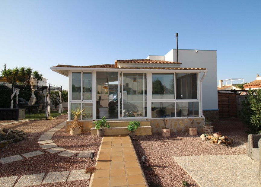 Resale - Villa - Hondón de las Nieves - Inland