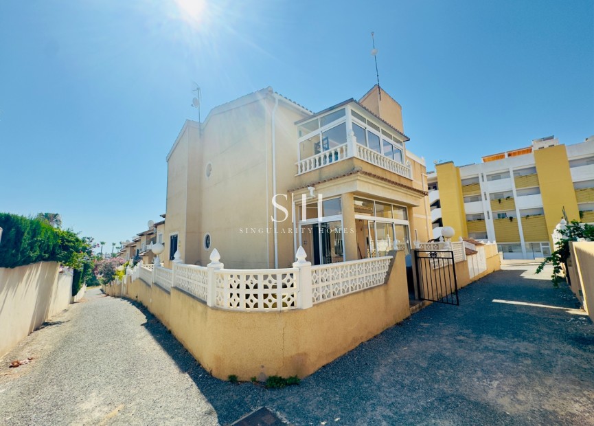 Resale - Villa - Orihuela Costa - Campoamor