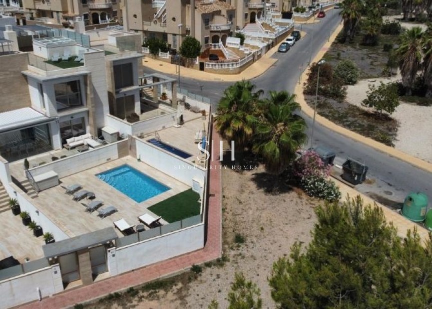 Resale - Villa - Orihuela Costa - Costa Blanca