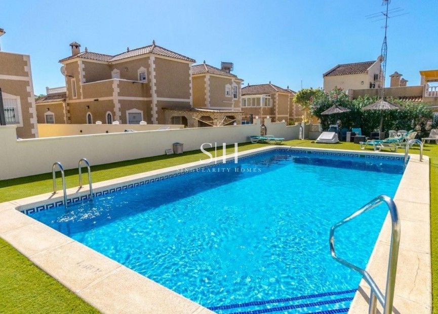 Resale - Villa - Orihuela Costa - Costa Blanca