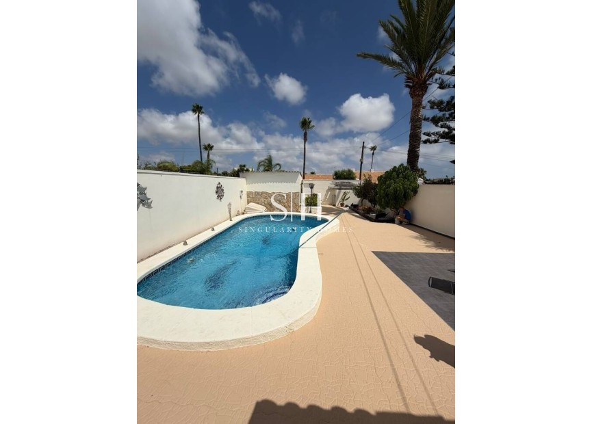Resale - Villa - Orihuela Costa - Costa Blanca