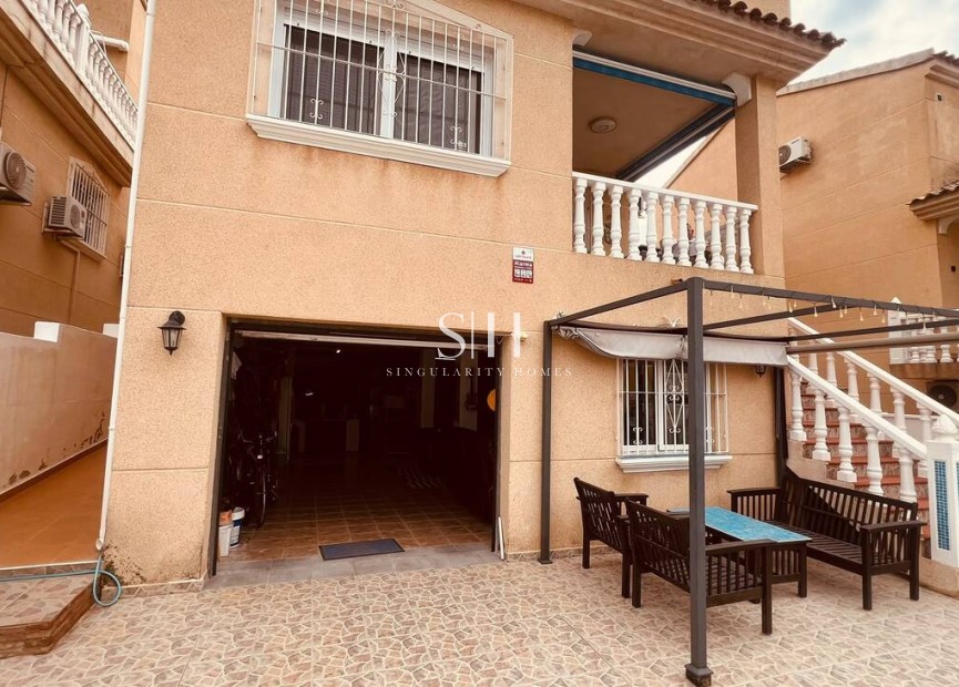 Resale - Villa - Orihuela Costa - Costa Blanca