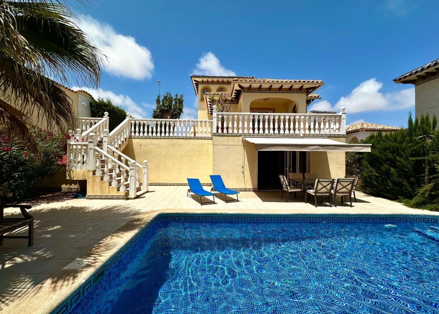 Resale - Villa - Orihuela Costa - La Zenia