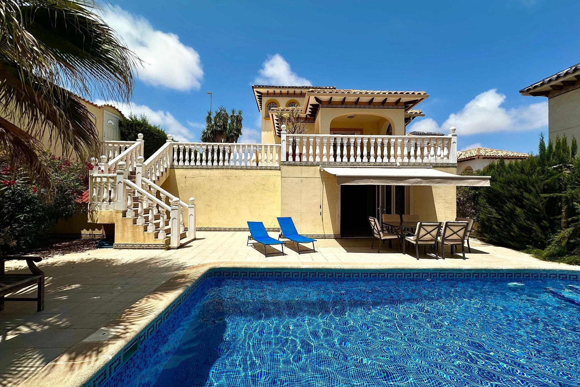 Resale - Villa - Orihuela Costa - La Zenia