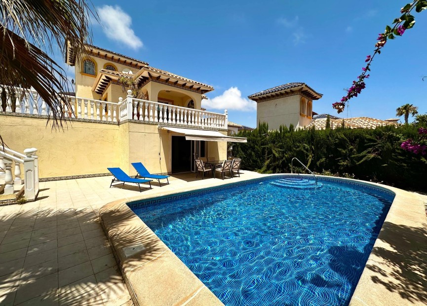 Resale - Villa - Orihuela Costa - La Zenia