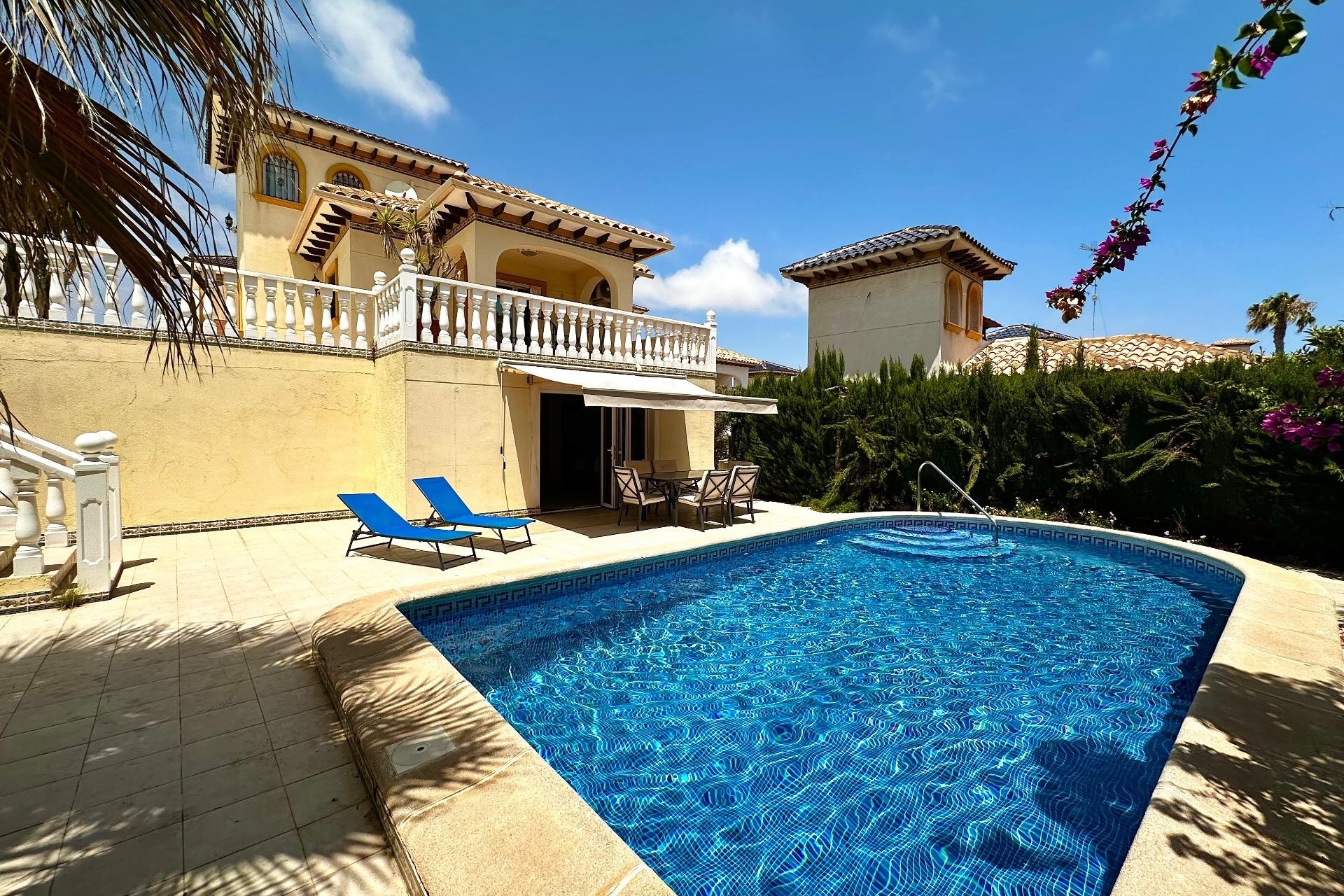 Resale - Villa - Orihuela Costa - La Zenia