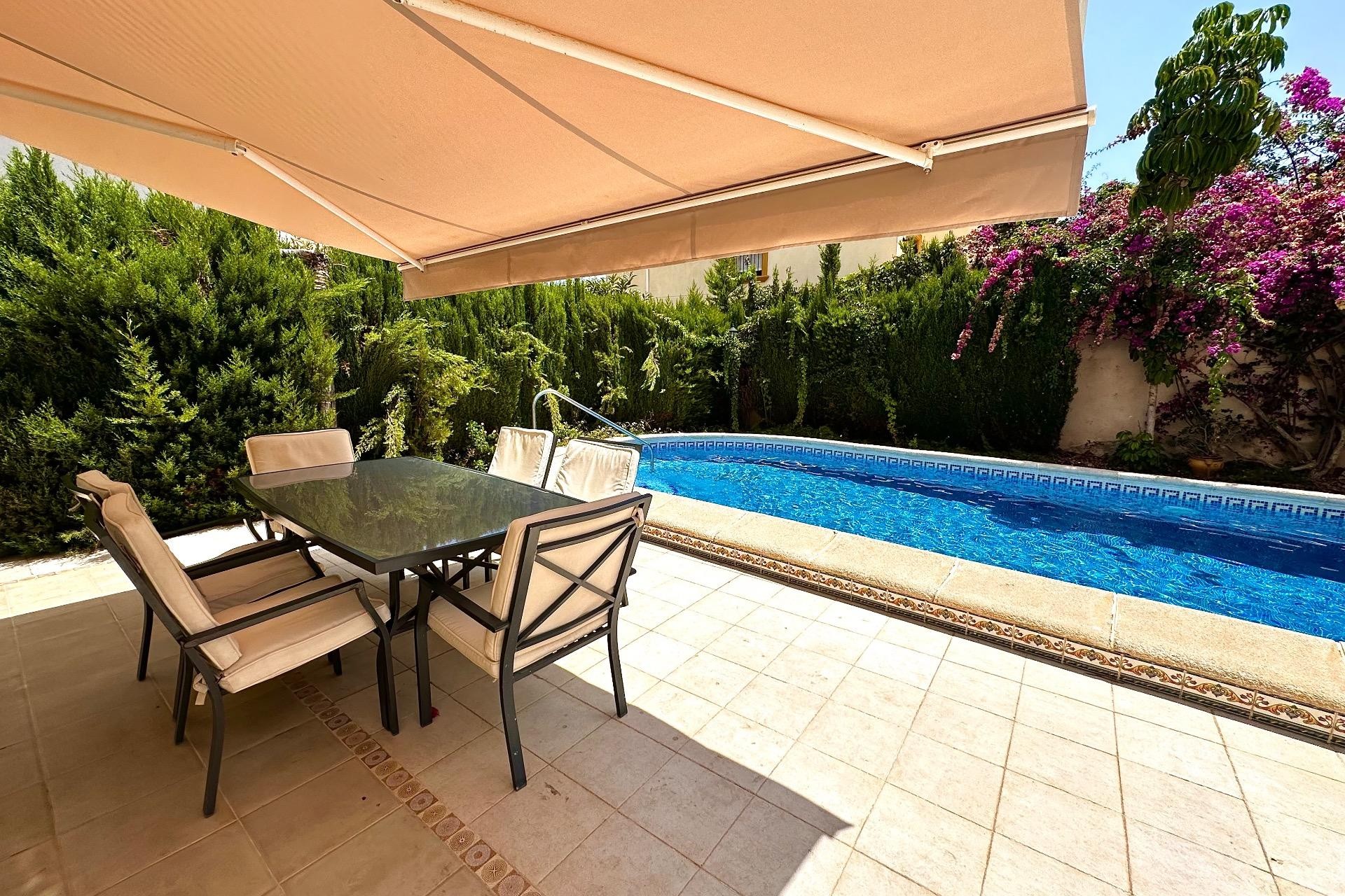 Resale - Villa - Orihuela Costa - La Zenia