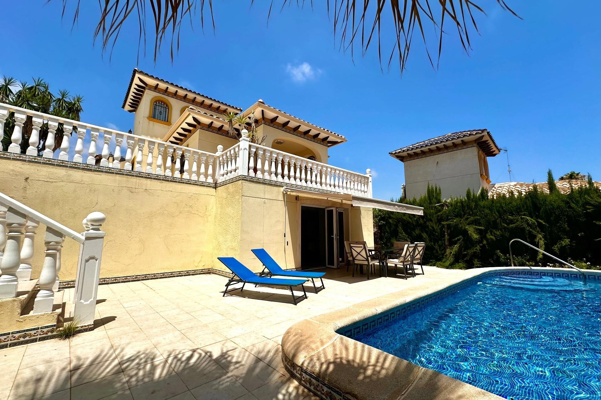 Resale - Villa - Orihuela Costa - La Zenia