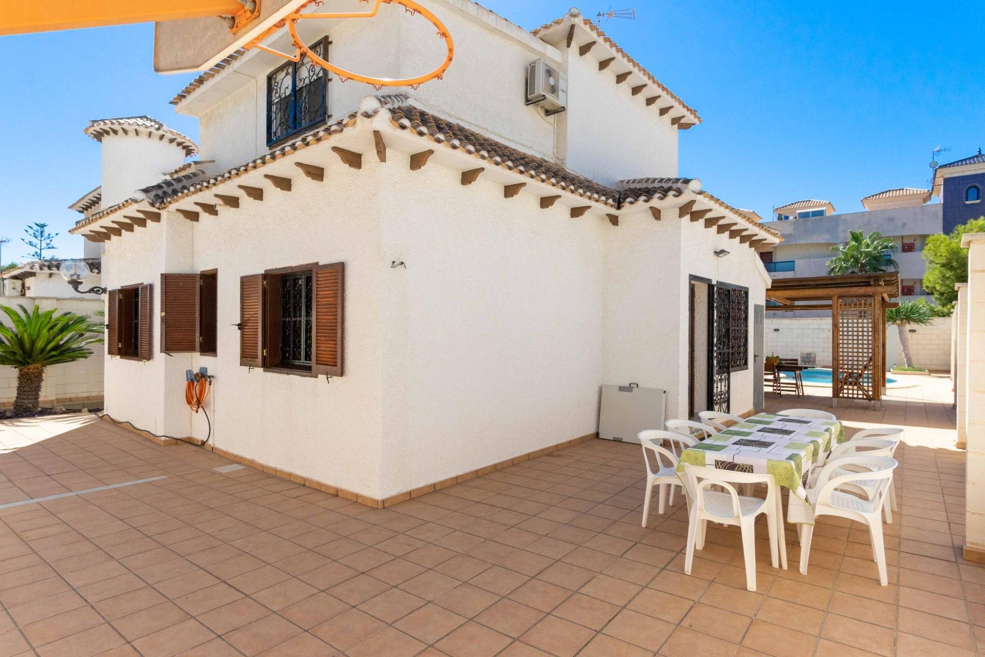 Resale - Villa - Orihuela Costa - La Zenia