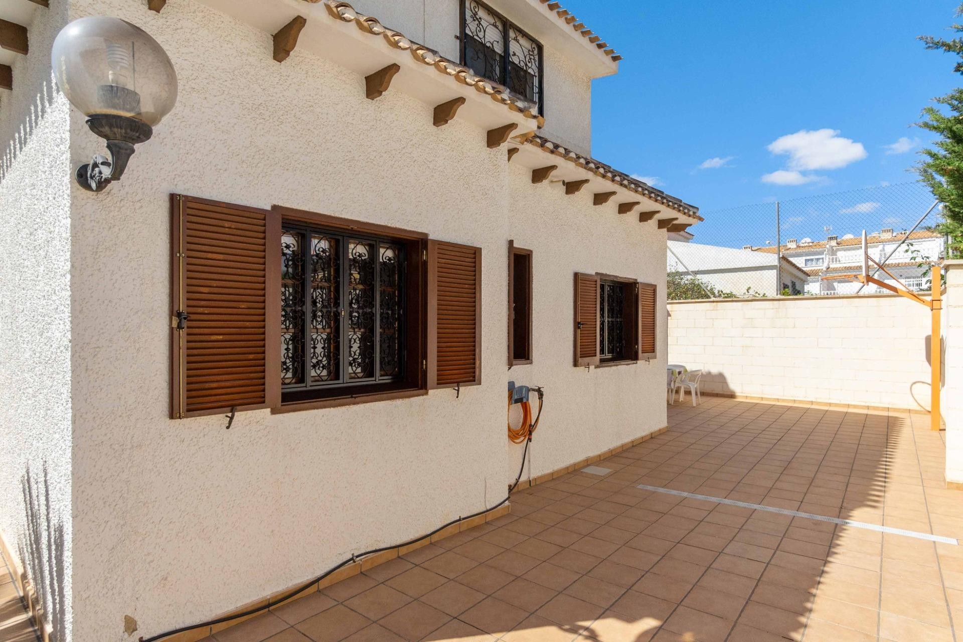 Resale - Villa - Orihuela Costa - La Zenia