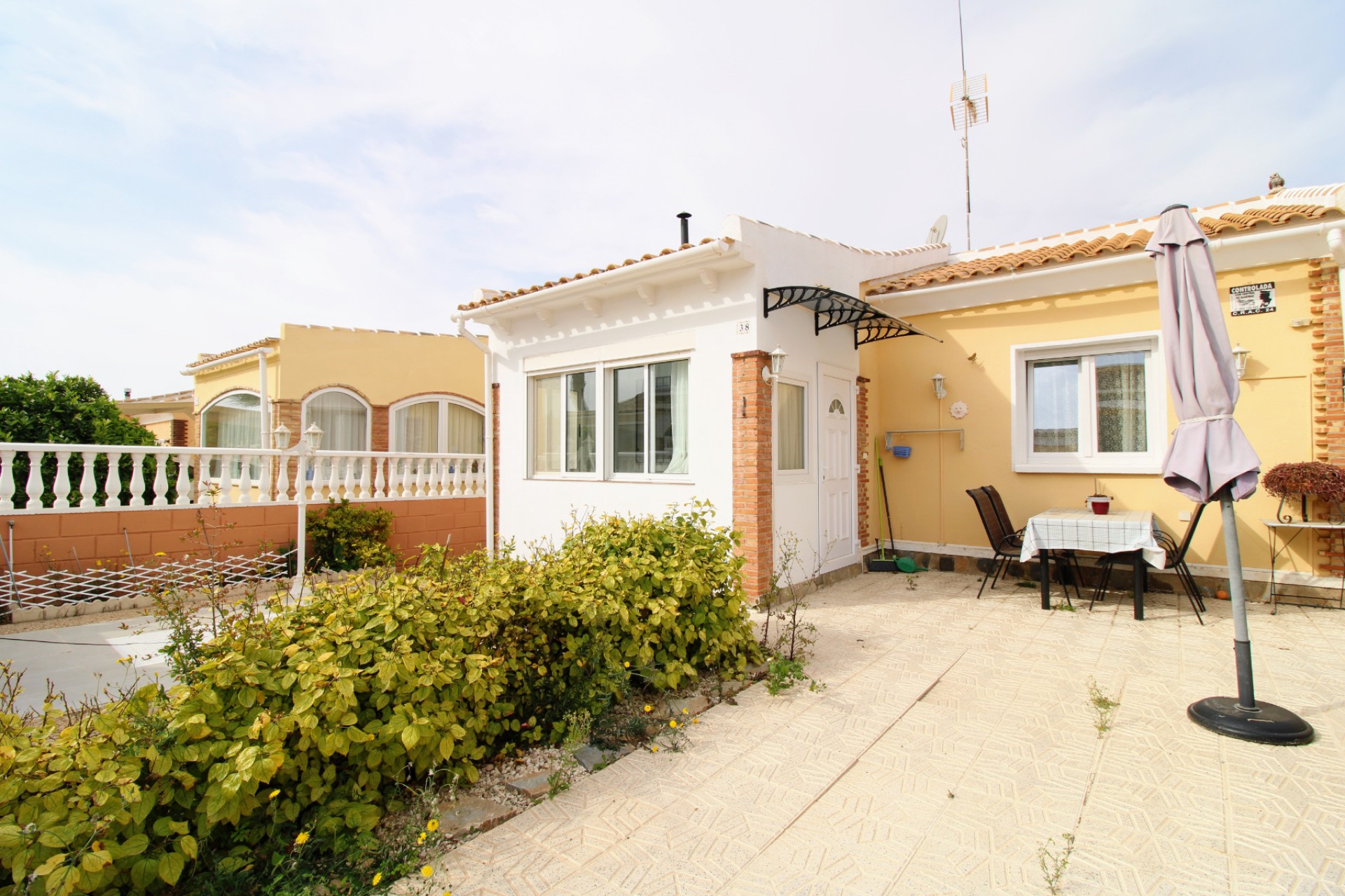 Resale - Villa - Orihuela Costa - Las Mimosas