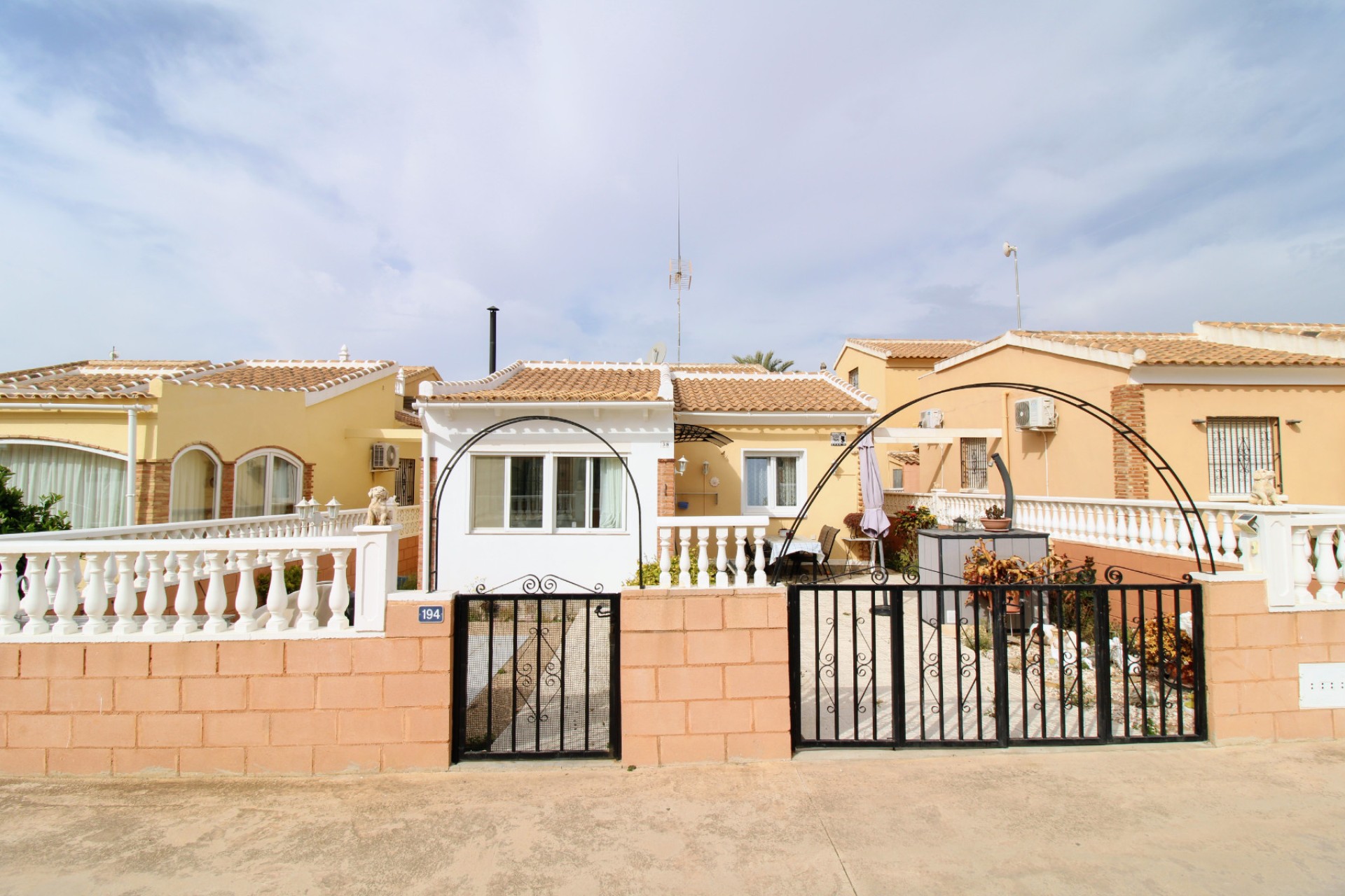 Resale - Villa - Orihuela Costa - Las Mimosas