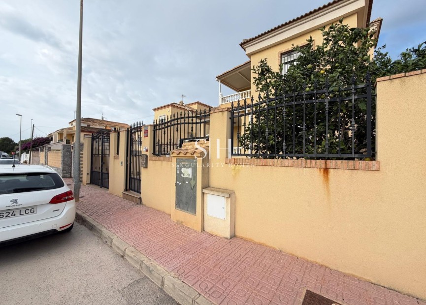 Resale - Villa - Orihuela Costa - Lomas De Don Juan