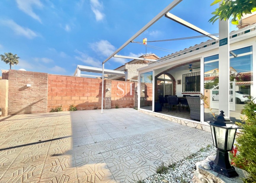 Resale - Villa - Orihuela Costa - Los Almendros-la Florida