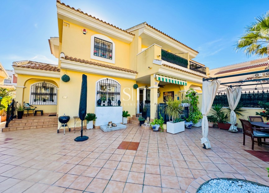 Resale - Villa - Orihuela Costa - Los Dolses