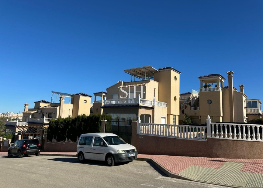 Resale - Villa - Orihuela Costa - PAU 26