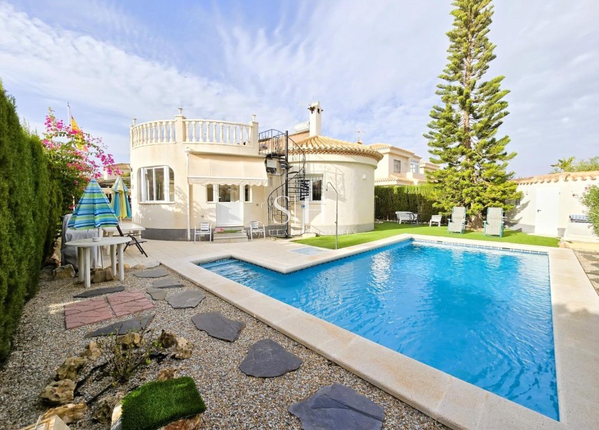 Resale - Villa - Orihuela Costa - Playa Flamenca