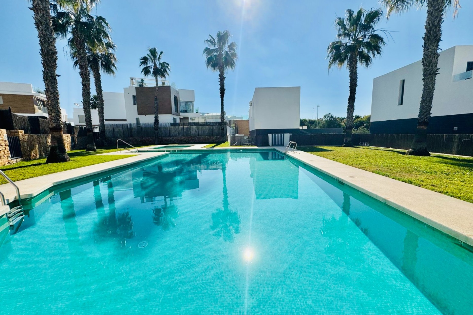 Resale - Villa - Orihuela Costa - Villamartín