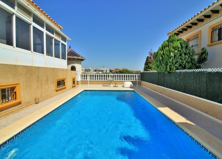 Resale - Villa - Orihuela Costa - Villamartín