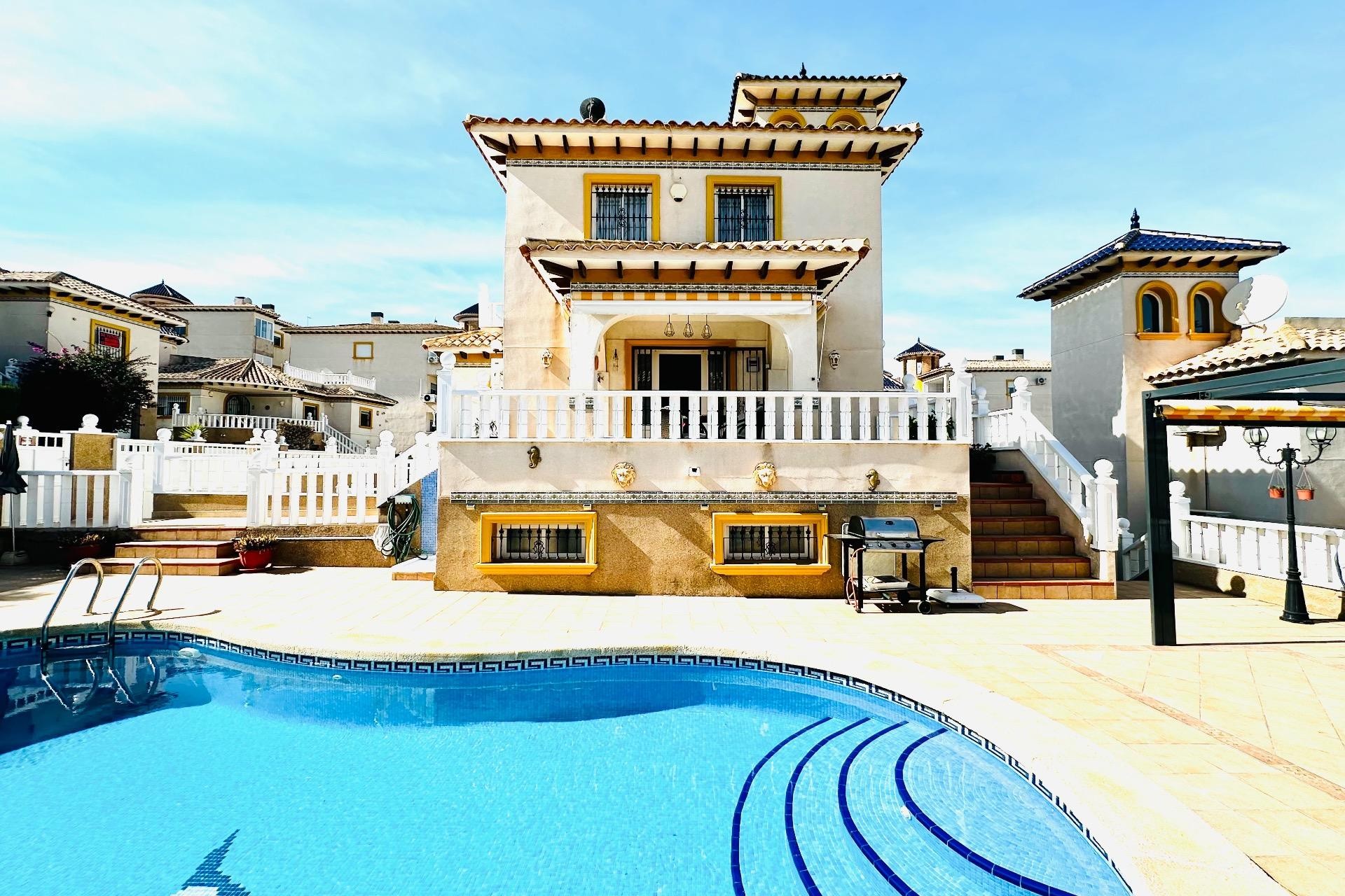 Resale - Villa - Orihuela Costa - Villamartín