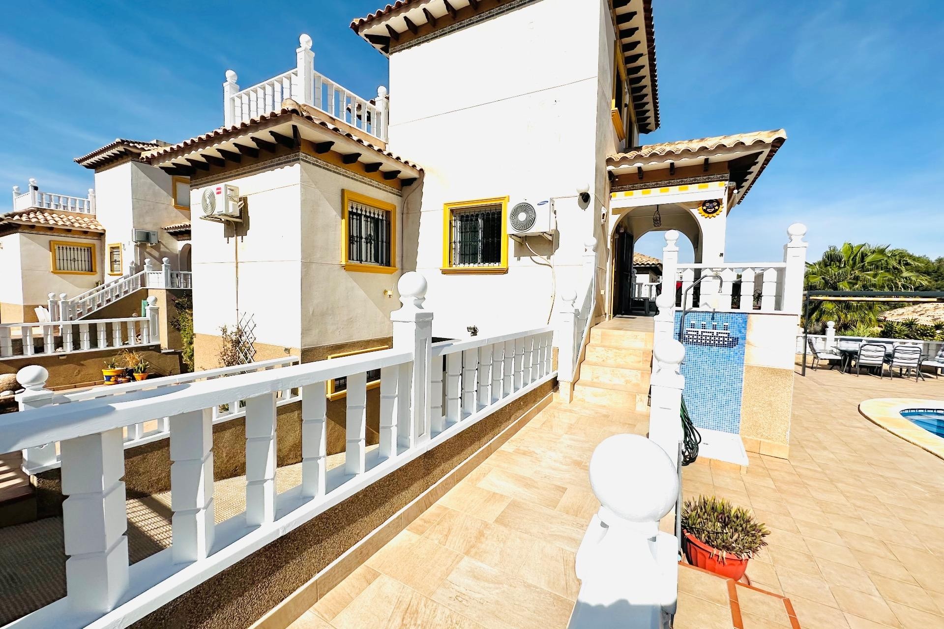 Resale - Villa - Orihuela Costa - Villamartín