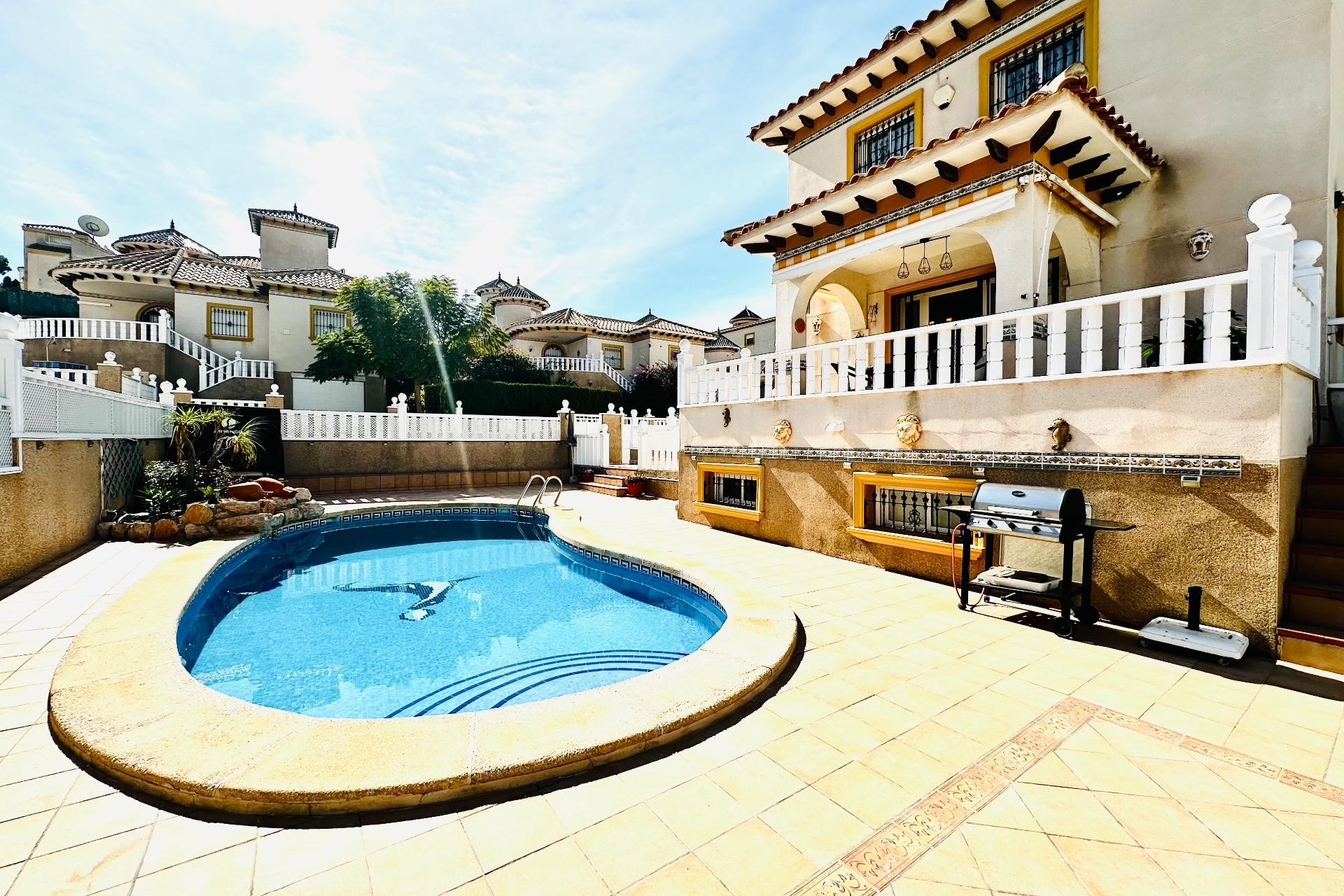 Resale - Villa - Orihuela Costa - Villamartín