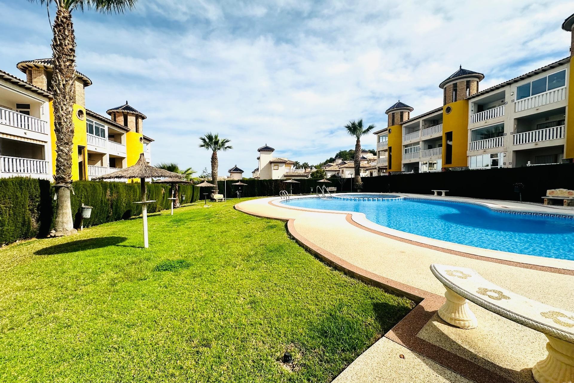 Resale - Villa - Orihuela Costa - Villamartín