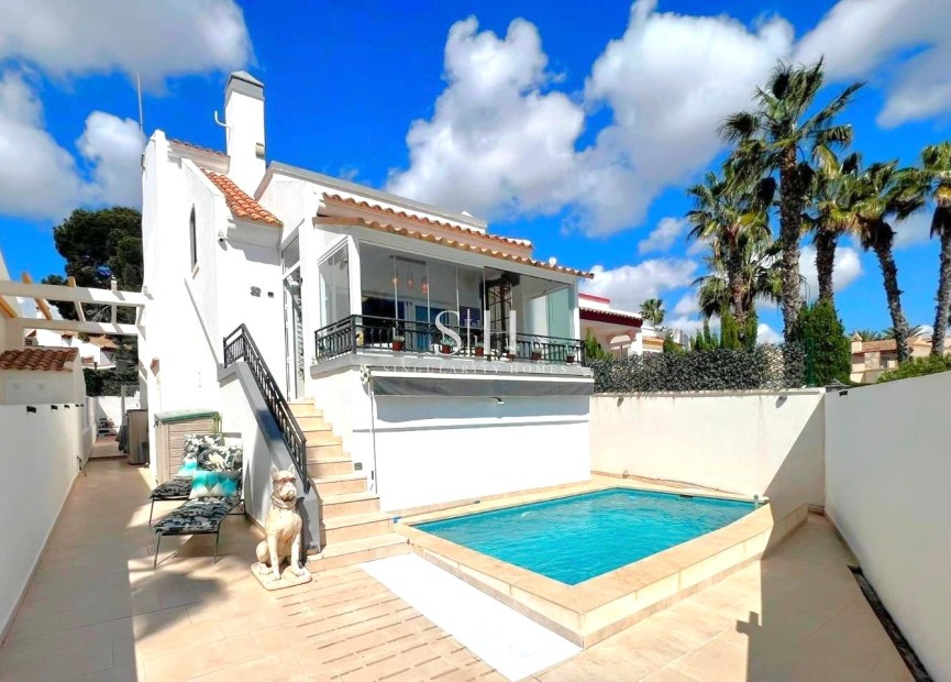 Resale - Villa - Orihuela Costa - Villamartín