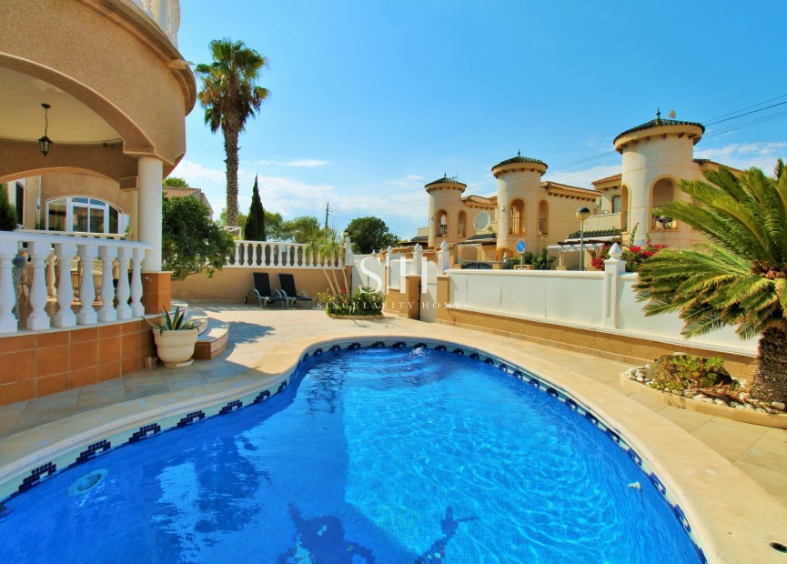 Resale - Villa - Orihuela Costa - Villamartin