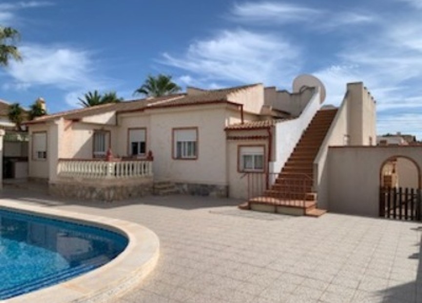 Resale - Villa - San Luis - Inland