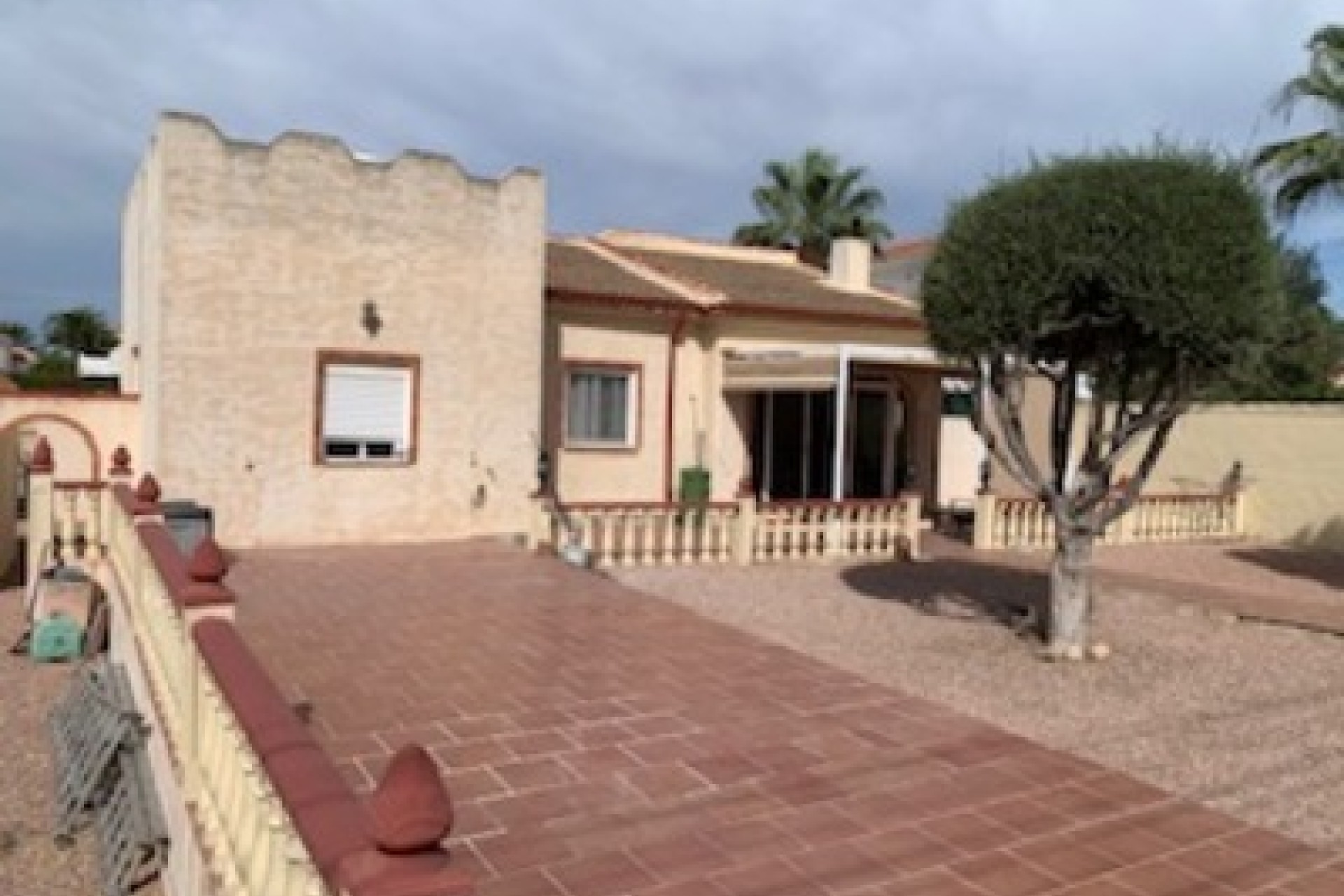 Resale - Villa - San Luis - Inland