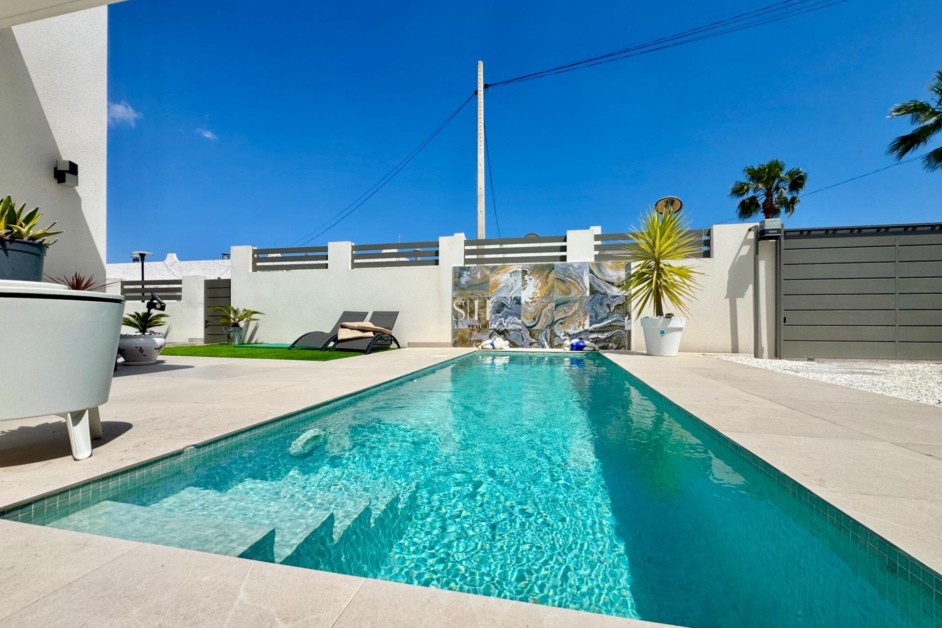 Resale - Villa - San Miguel de Salinas - Blue Lagoon - Galán