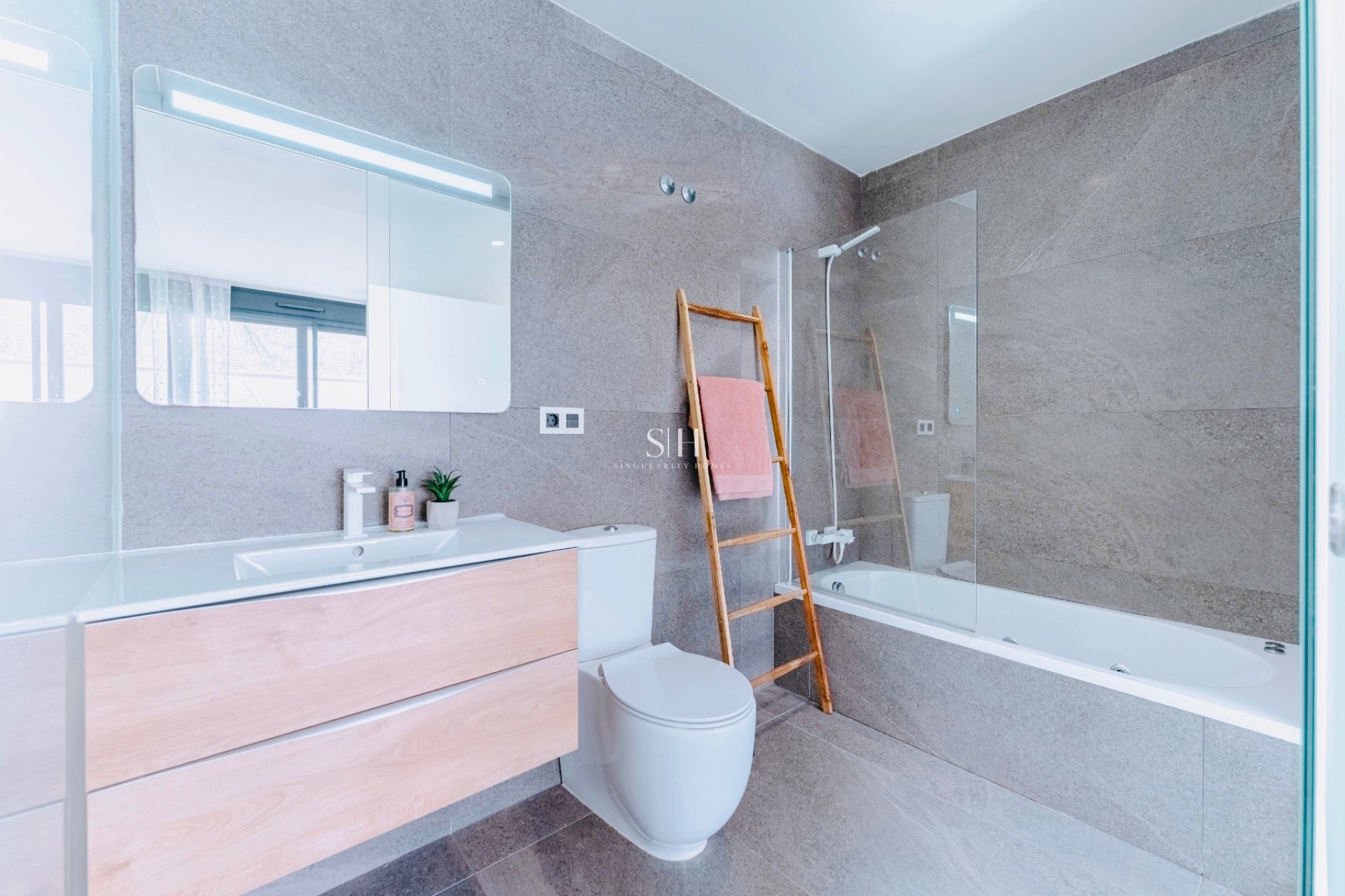 Resale - Villa - San Miguel de Salinas - Mirador De San Miguel